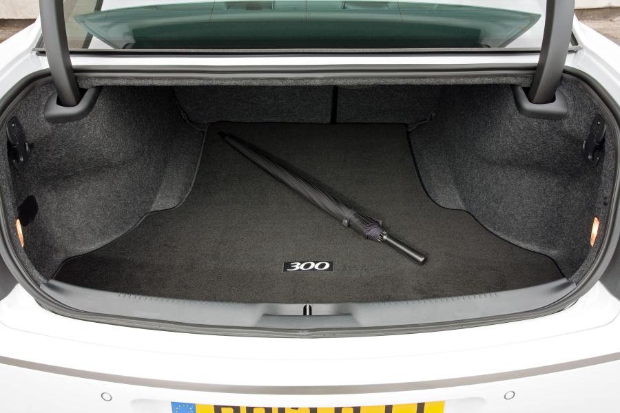  Chrysler 300C 2012 года  (UK) (фото 5 из 91)